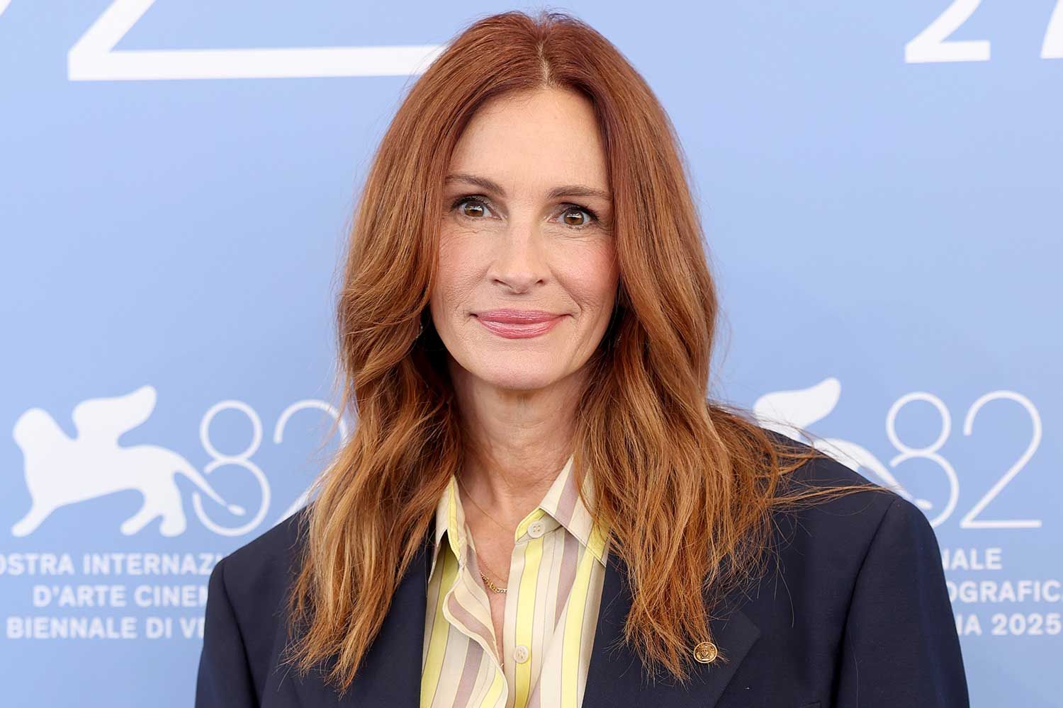 JULIA ROBERTS